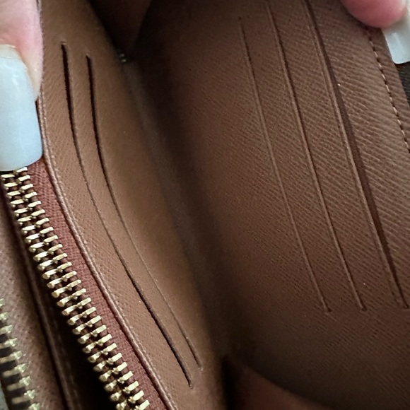 Louis Vuitton compact zippy wallet - Picture 14 of 16